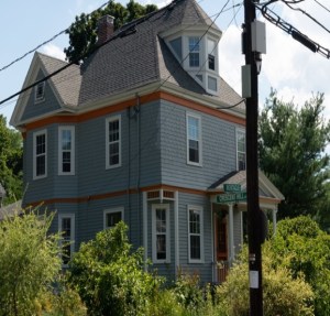 Tucker Home, 21 Montague Street, Crescent Hill neighborhood, Arlington Heights. Photo by Al Stevens.